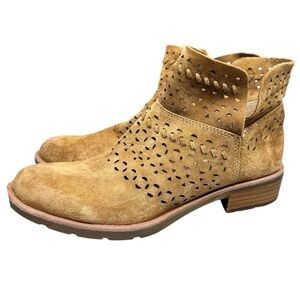 Sofft Brinkley Laser Cut‎ Leather Bootie in Saddle Suede, Boots Size 7.5